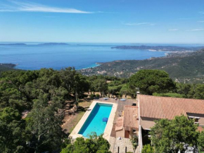 Villa / vue à couper le souffle entre terre et mer